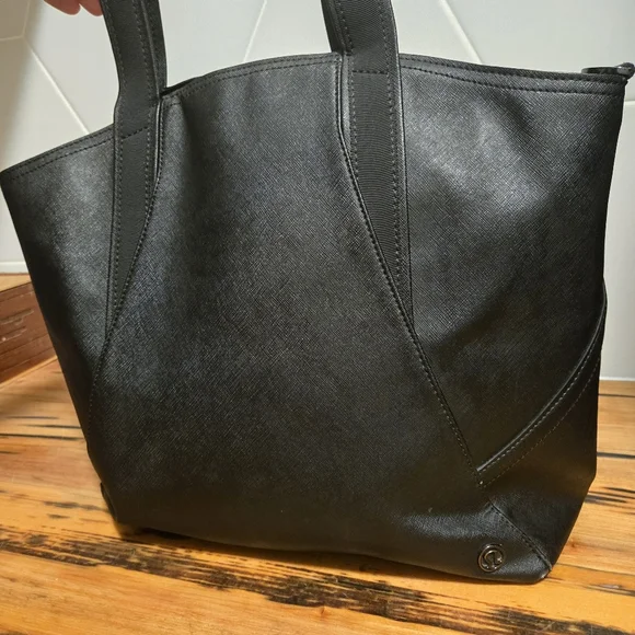 Lululemon All Day Tote (Mini)Black - Picture 3 of 16